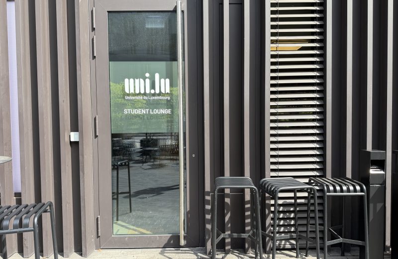 The Student Lounge entrance on the Belval campus, marked with the uni.lu sign