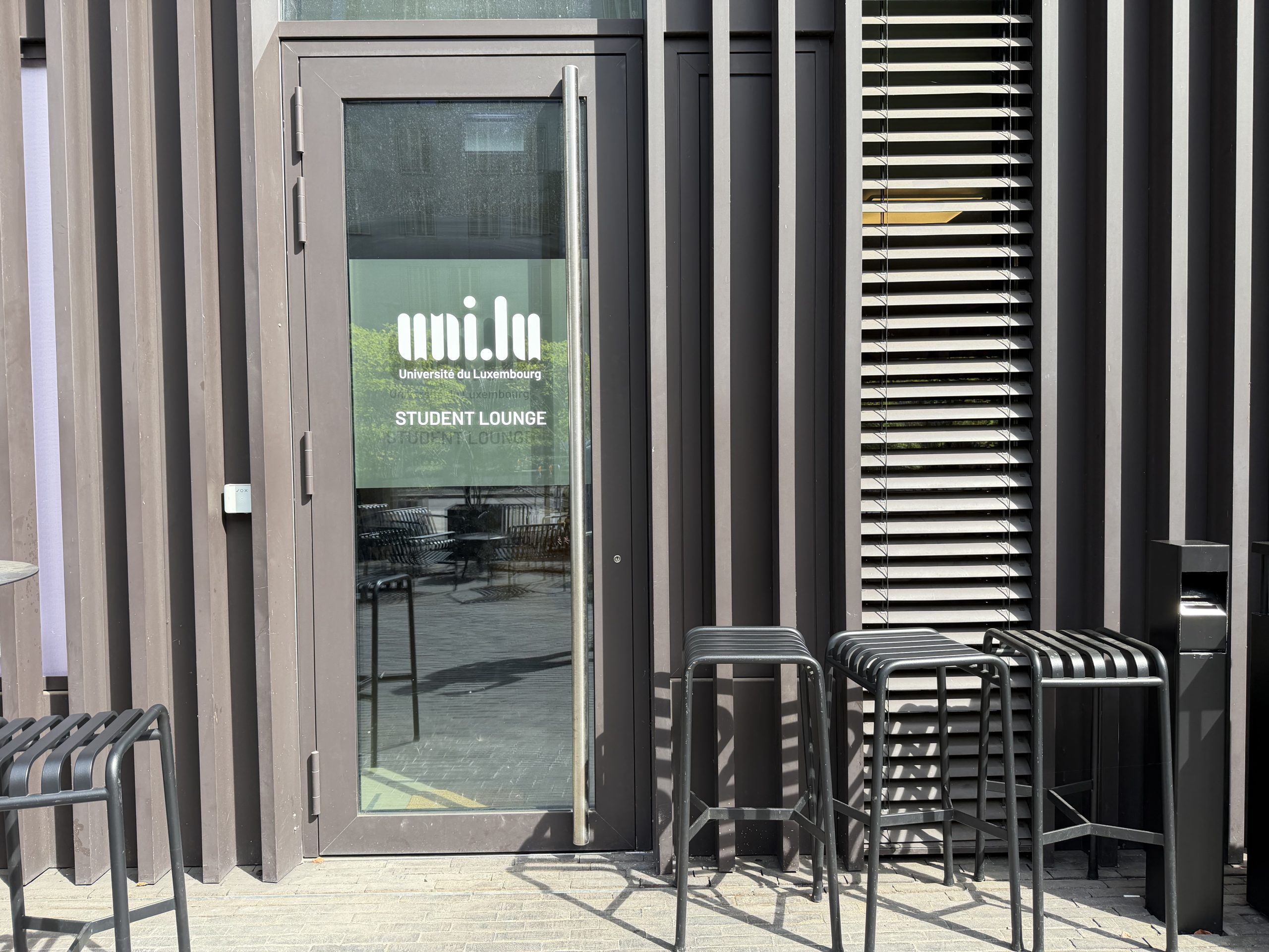 The Student Lounge entrance on the Belval campus, marked with the uni.lu sign
