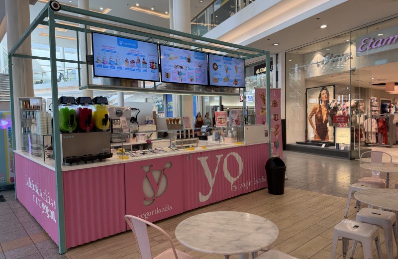 Yo by YogurtLandia wide view inside Belval Plaza