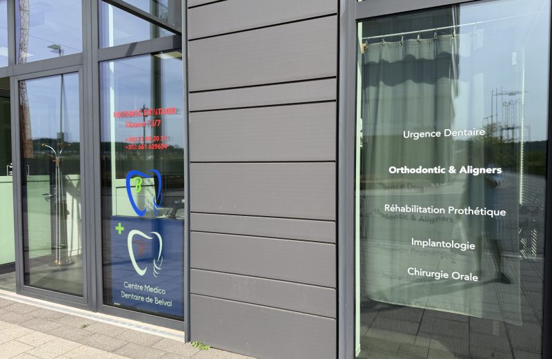 Centre Médico-Dentaire de Belval entrance with dental emergency telephone numbers and treatments displayed on the windows.