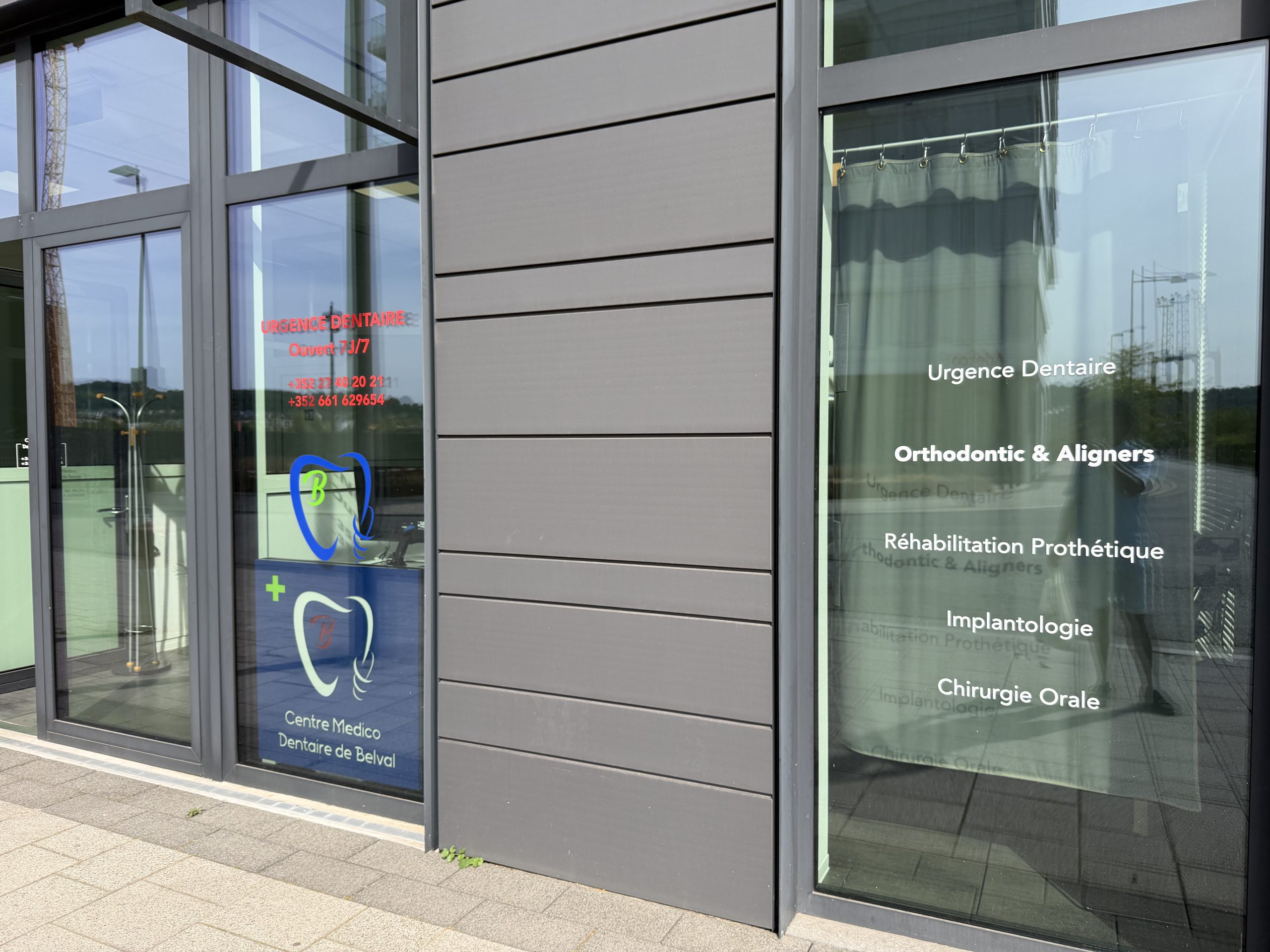 Centre Médico-Dentaire de Belval entrance with dental emergency telephone numbers and treatments displayed on the windows.