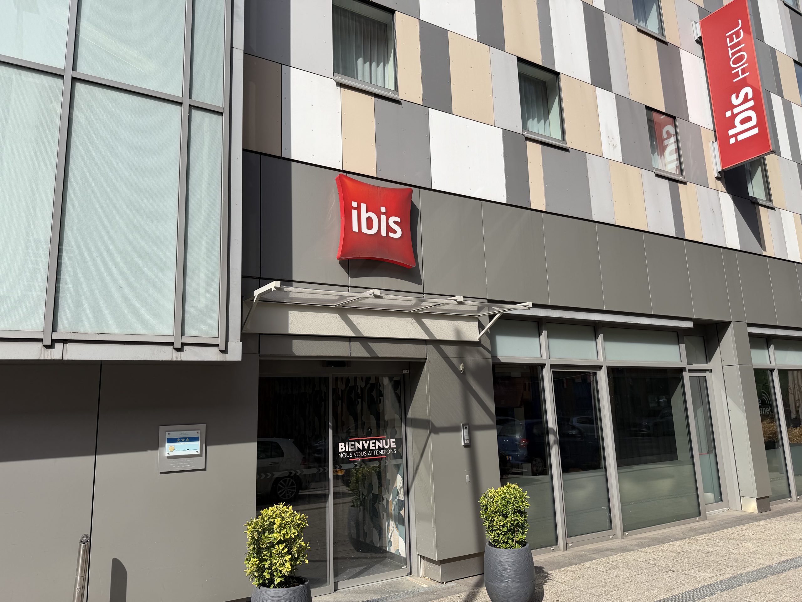 Exterior entrance and red ibis signs at ibis Esch Belval on Avenue du Rock’n’Roll.