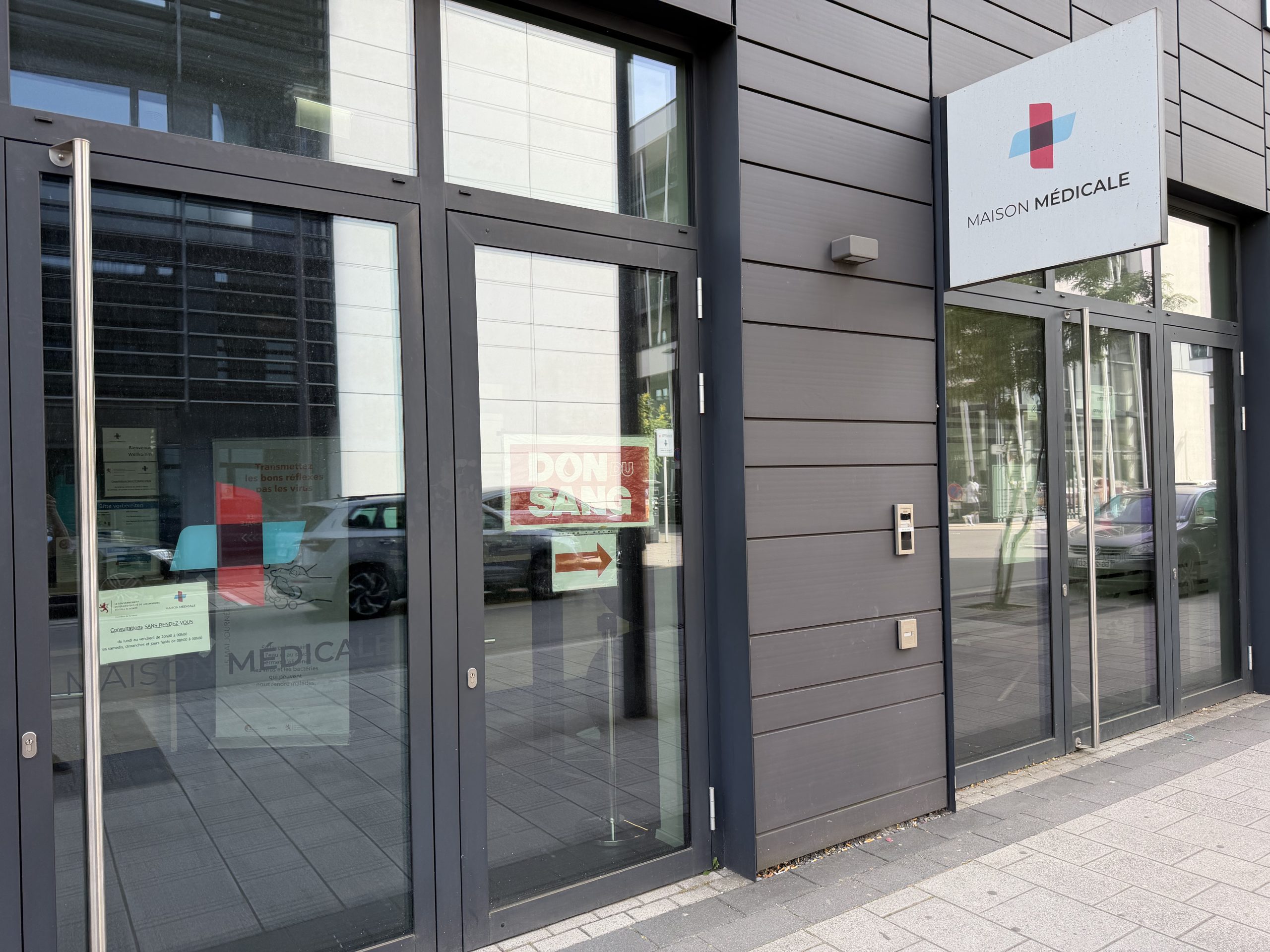 Entrance to Maison Médicale Belval on Avenue du Swing