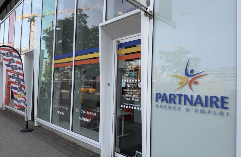 The Partnaire employment agency on boulevard du Jazz in Belval, with CDI, CDD and interim lettering on the window and opening hours on the entrance door.
