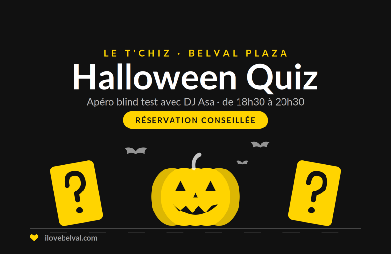 Halloween Quiz au T'Chiz, Belval Plaza : une citrouille sculptée entre deux cartes point d’interrogation