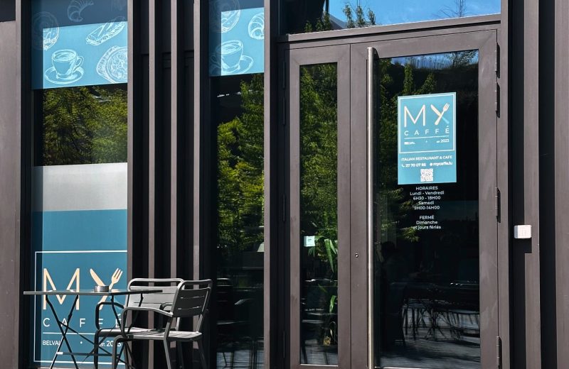 The MyCaffé entrance in Belval, with a small terrace outside