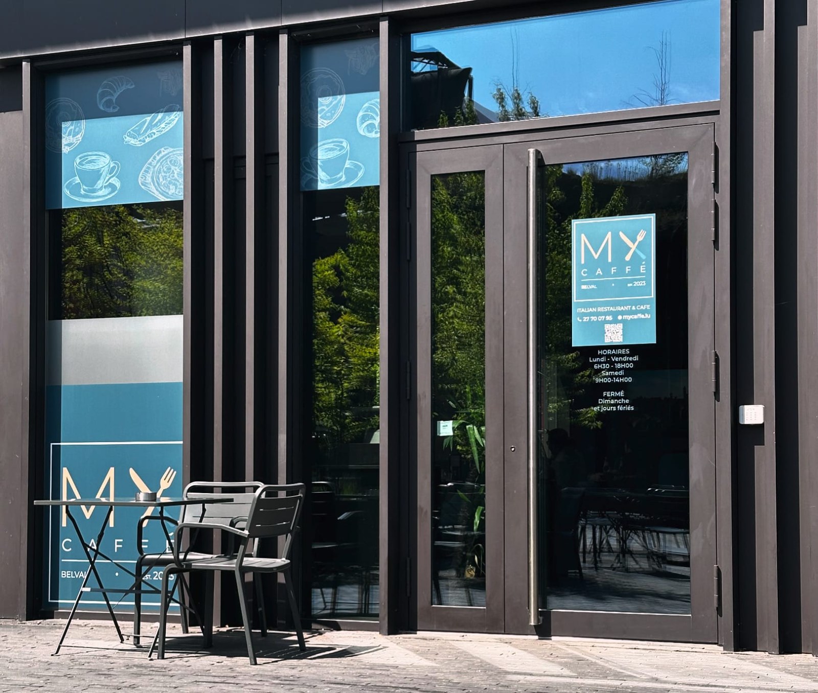 The MyCaffé entrance in Belval, with a small terrace outside